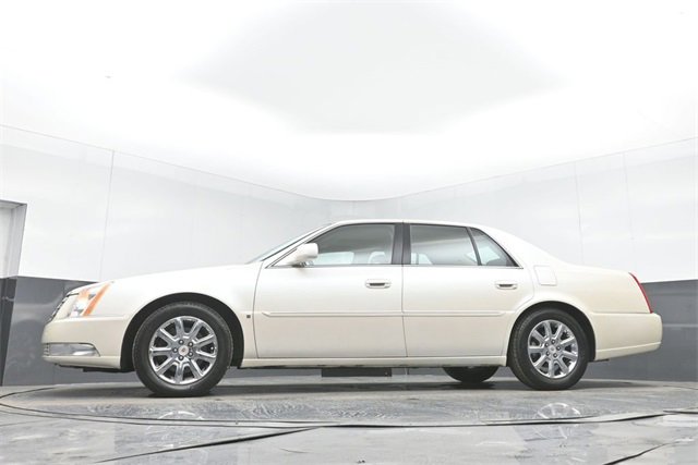 Used 2008 Cadillac DTS w/ Sun And Sound Package image 45