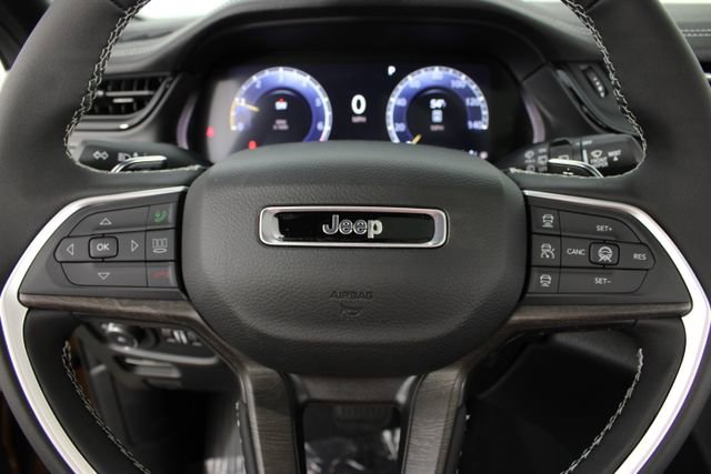 New 2026 Jeep Grand Cherokee L Limited w/ Luxury Tech Group II AWD/4WD image 14