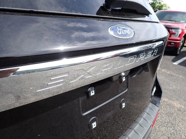 Used 2023 Ford Explorer XLT AWD/4WD image 7