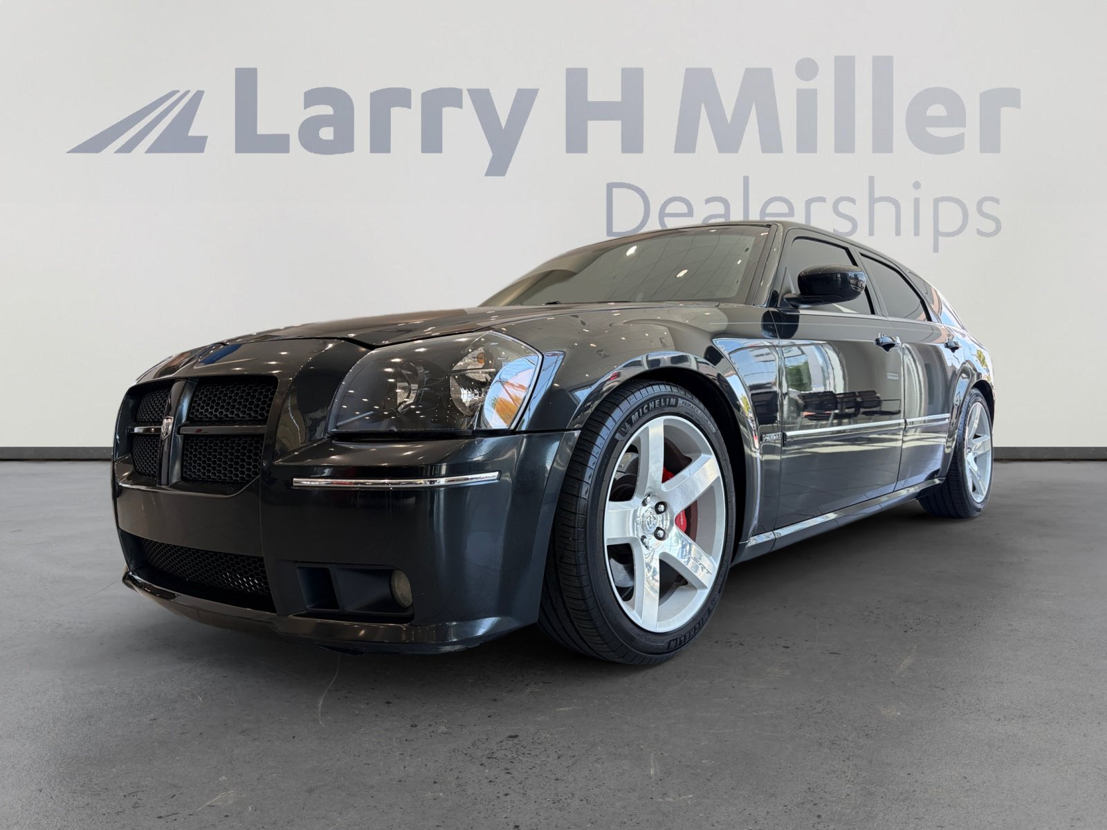 Used 2006 Dodge Magnum SRT8 w/ SRT Option Group III RWD image 1