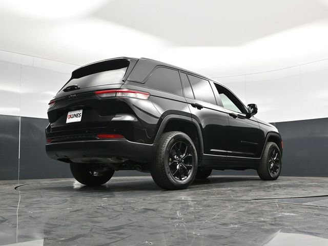 Used 2025 Jeep Grand Cherokee Altitude AWD/4WD image 50