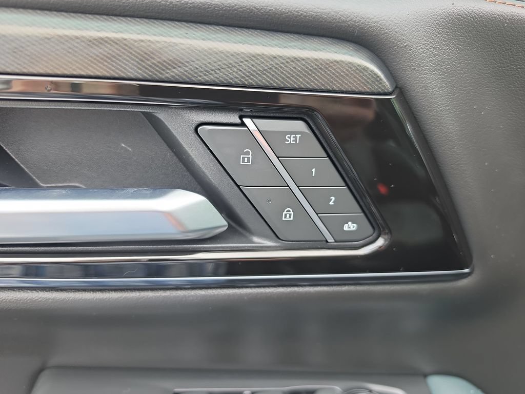 Certified 2025 GMC Yukon AT4 w/ AT4 Premium Plus Package AWD/4WD image 30
