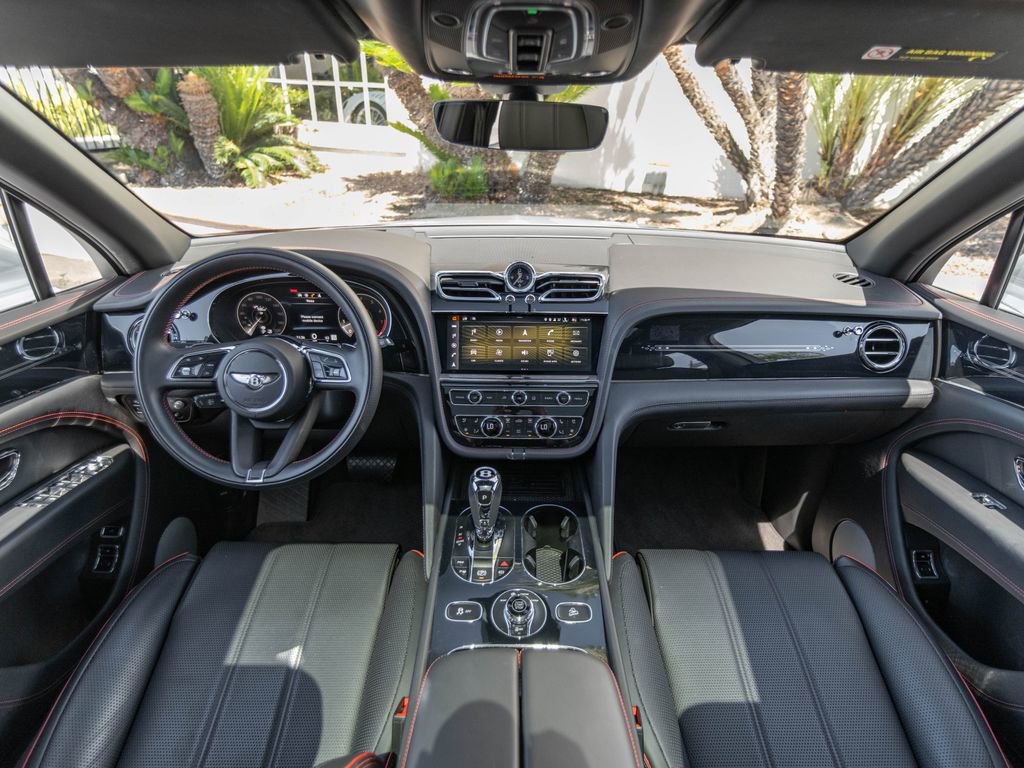 Used 2023 Bentley Bentayga Extended Wheelbase AWD/4WD image 4