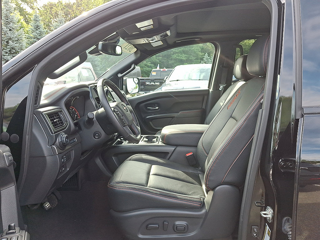 Used 2021 Nissan Titan PRO-4X w/ Pro-4x Convenience Package AWD/4WD image 3
