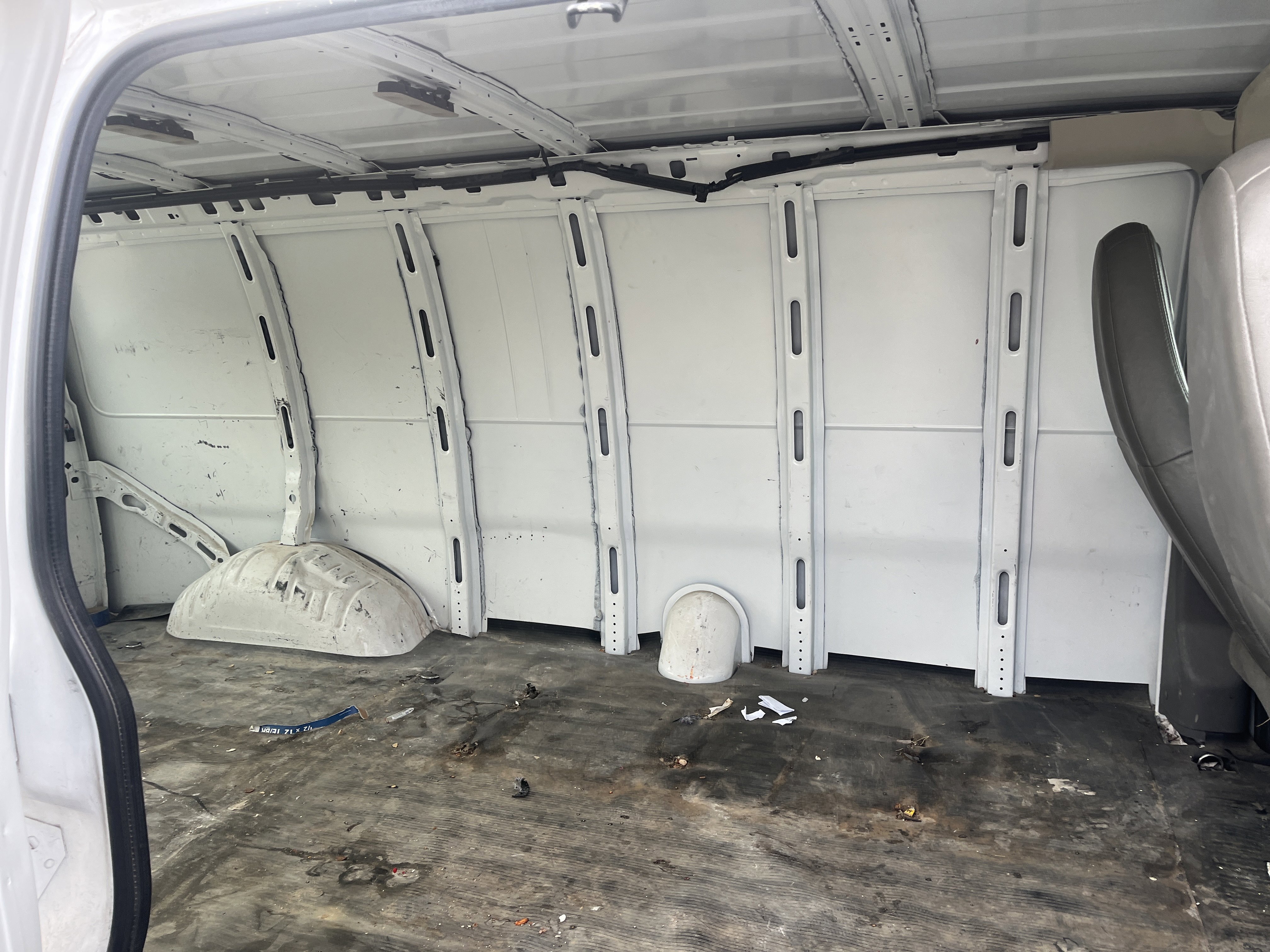 Used 2021 Chevrolet Express 2500 Extended w/ Driver Convenience Package image 11