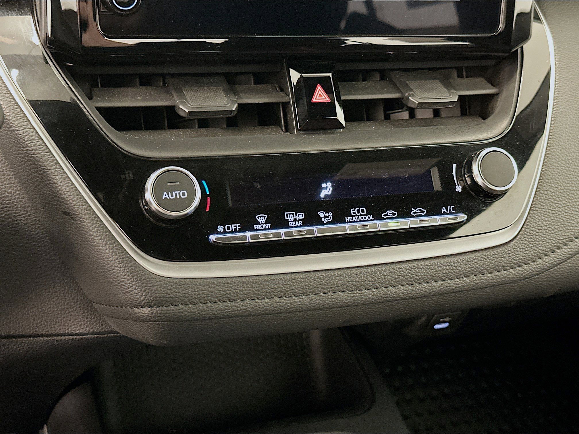 Used 2024 Toyota Corolla SE image 24