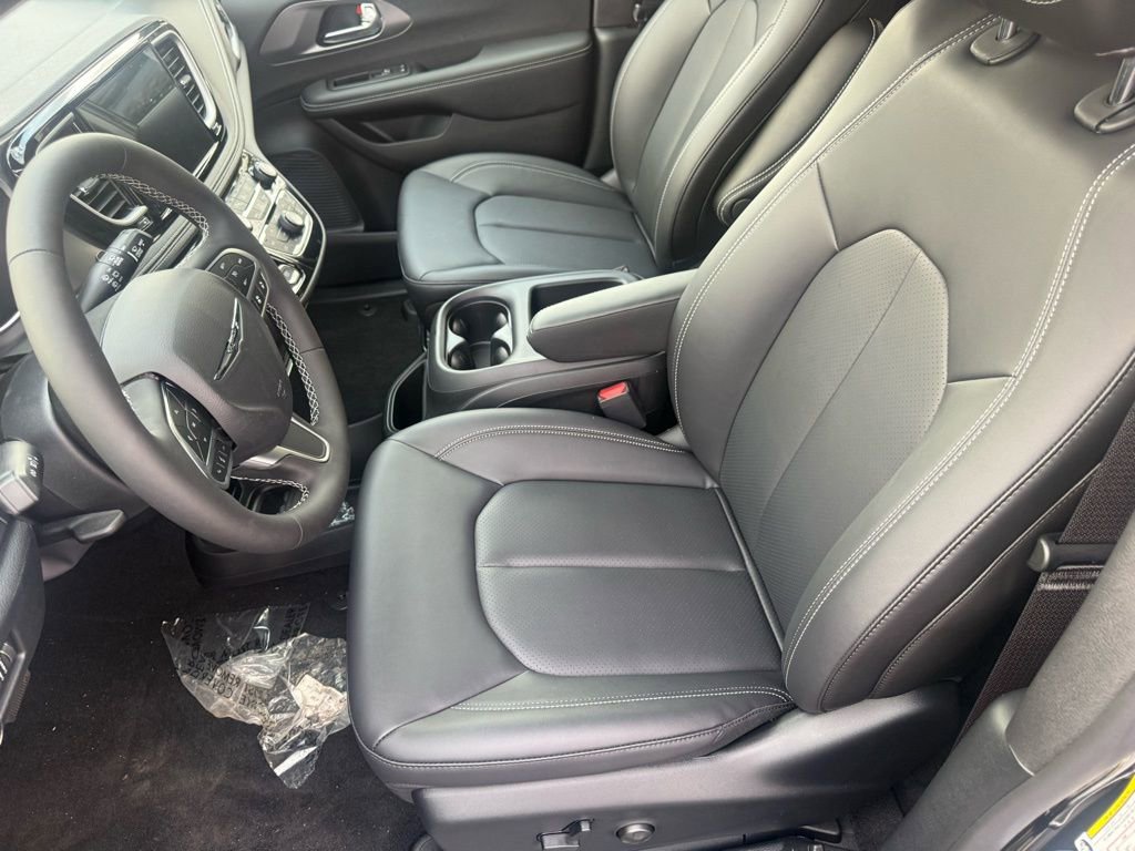 New 2025 Chrysler Pacifica Select image 68