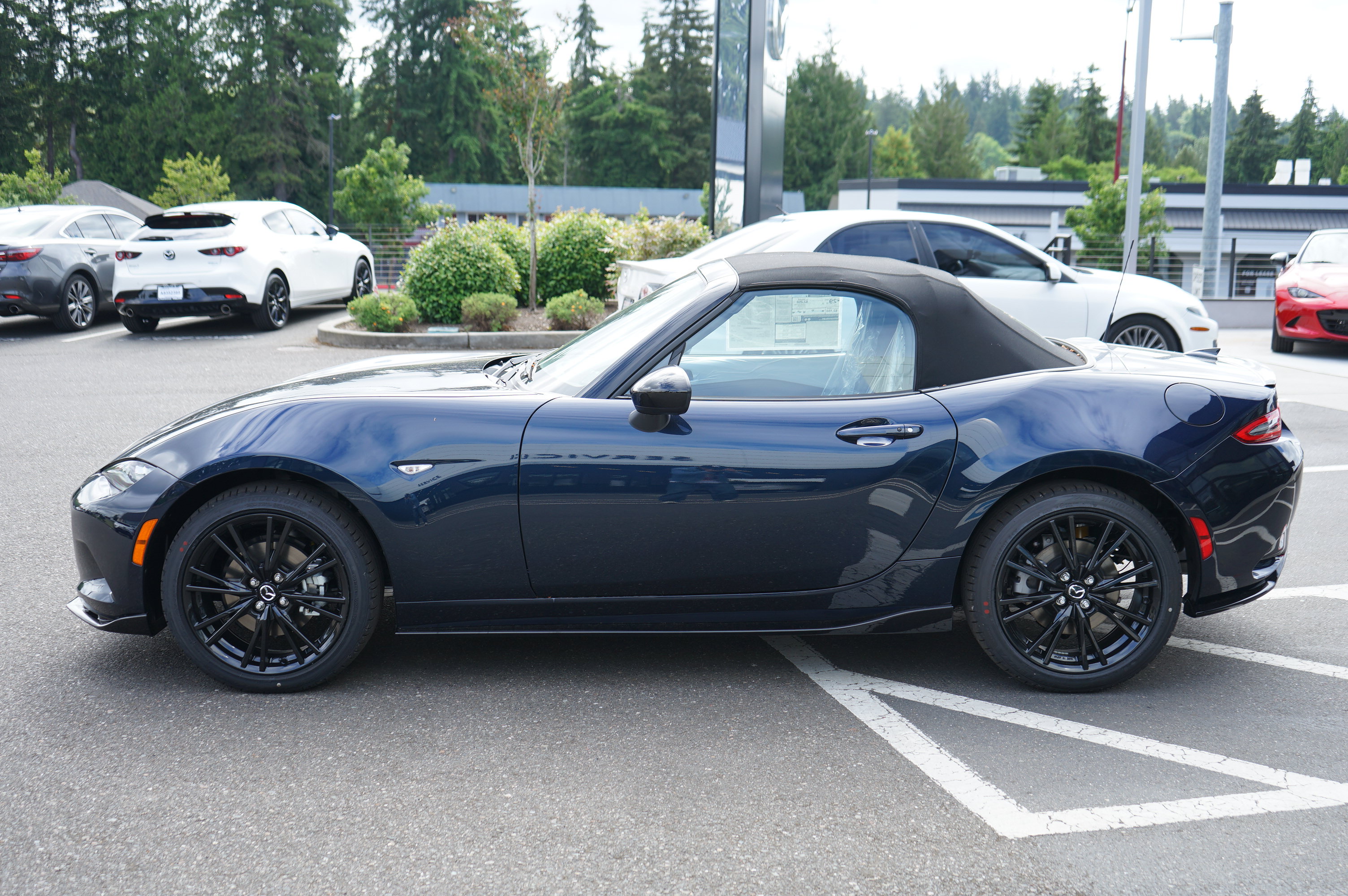 New 2026 MAZDA MX-5 Miata Club w/ Appearance Package RWD image 7