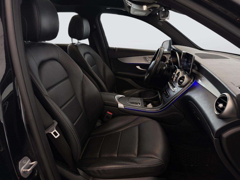 Used 2020 Mercedes-Benz GLC 300 4MATIC w/ Premium Package image 33