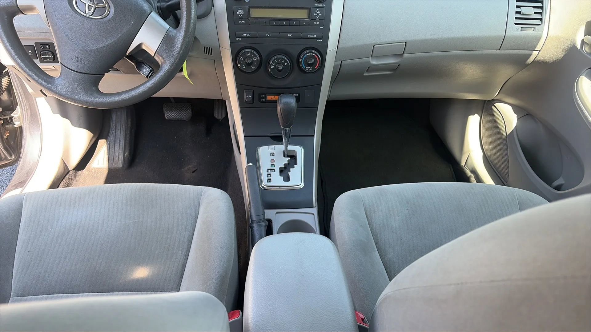 Used 2010 Toyota Corolla LE image 32