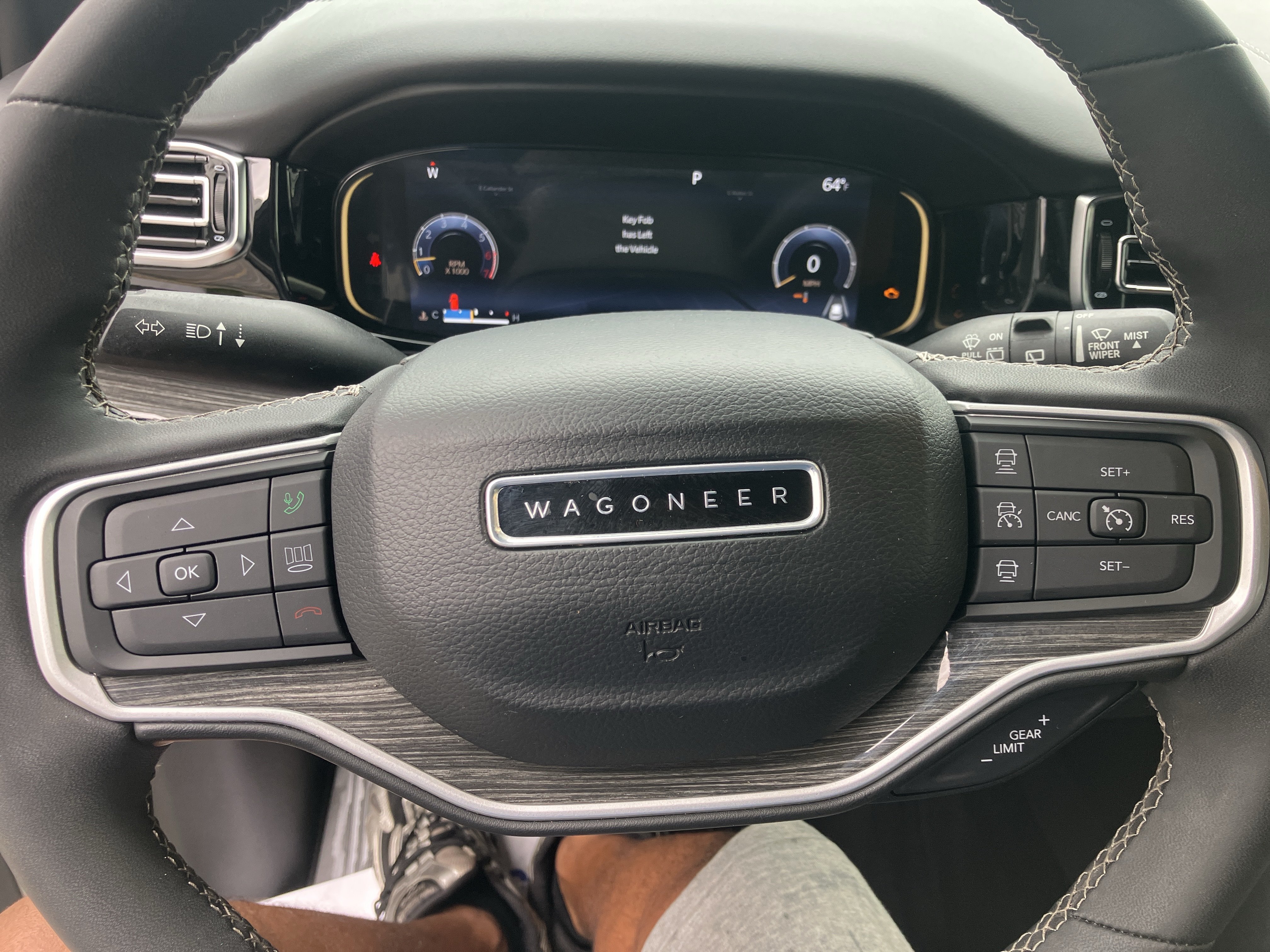 Used 2022 Jeep Wagoneer Series III w/ Flexible Seating Group AWD/4WD image 25