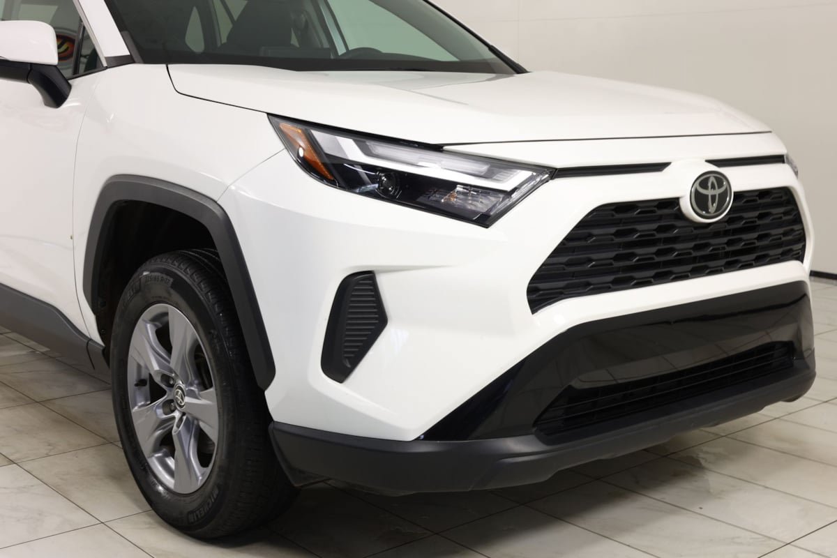 Used 2022 Toyota RAV4 XLE AWD/4WD image 37