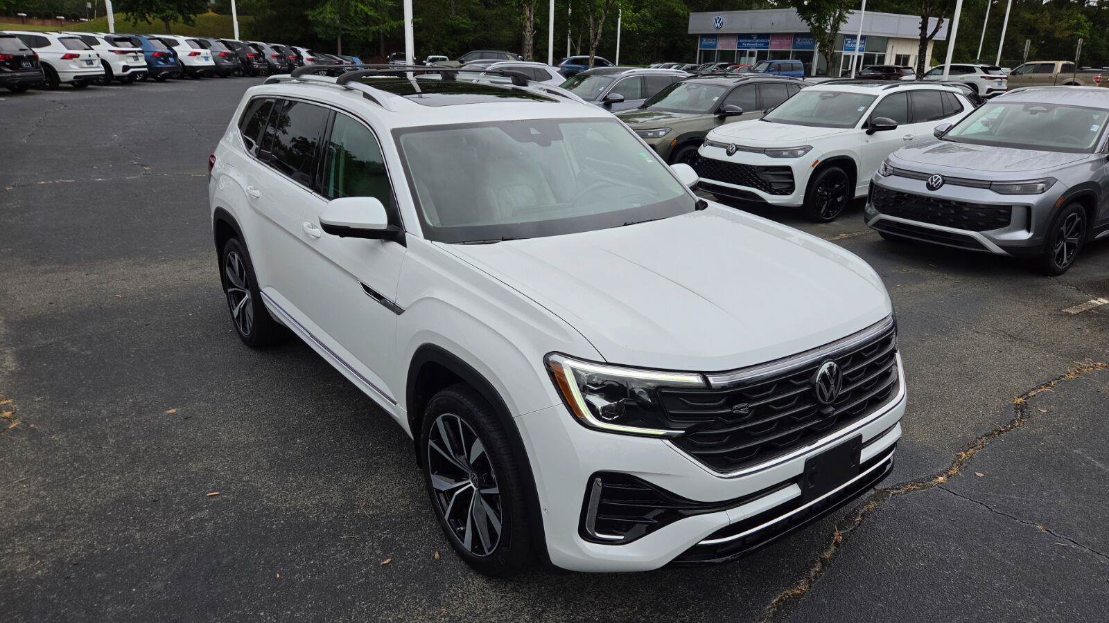 Used 2024 Volkswagen Atlas SEL Premium R-Line AWD/4WD image 8