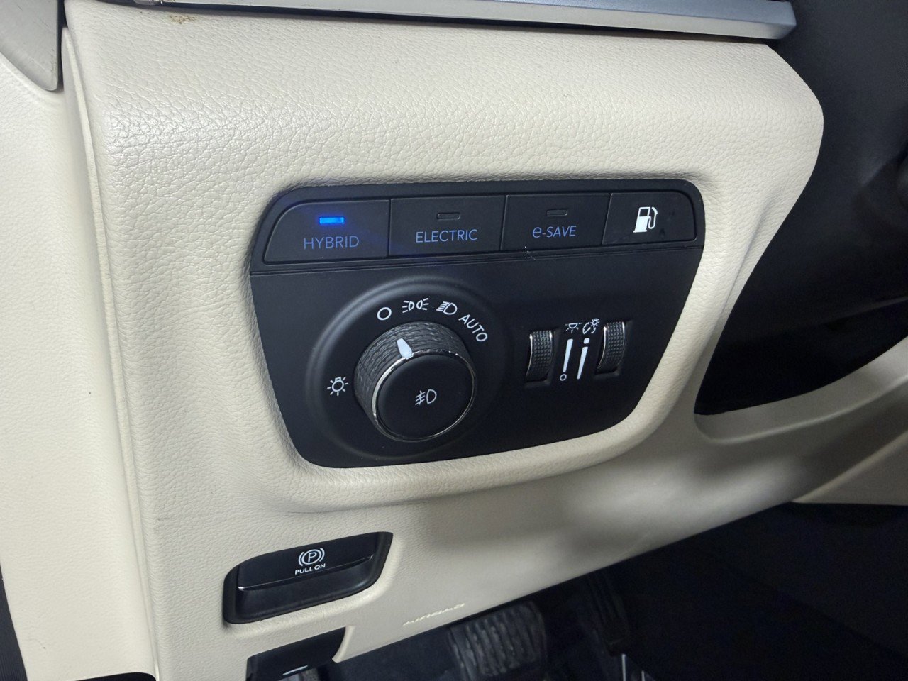 Used 2022 Jeep Grand Cherokee Limited 4xe w/ Luxury Tech Group II image 26