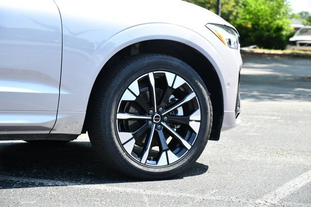 Certified 2026 Volvo XC60 B5 Plus AWD/4WD image 7