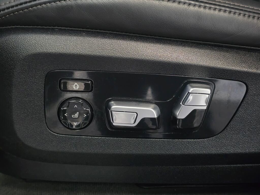 Used 2025 BMW X5 xDrive50e image 37