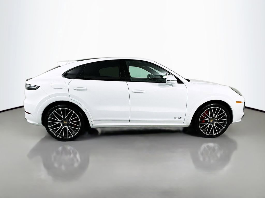 Used 2022 Porsche Cayenne GTS image 9