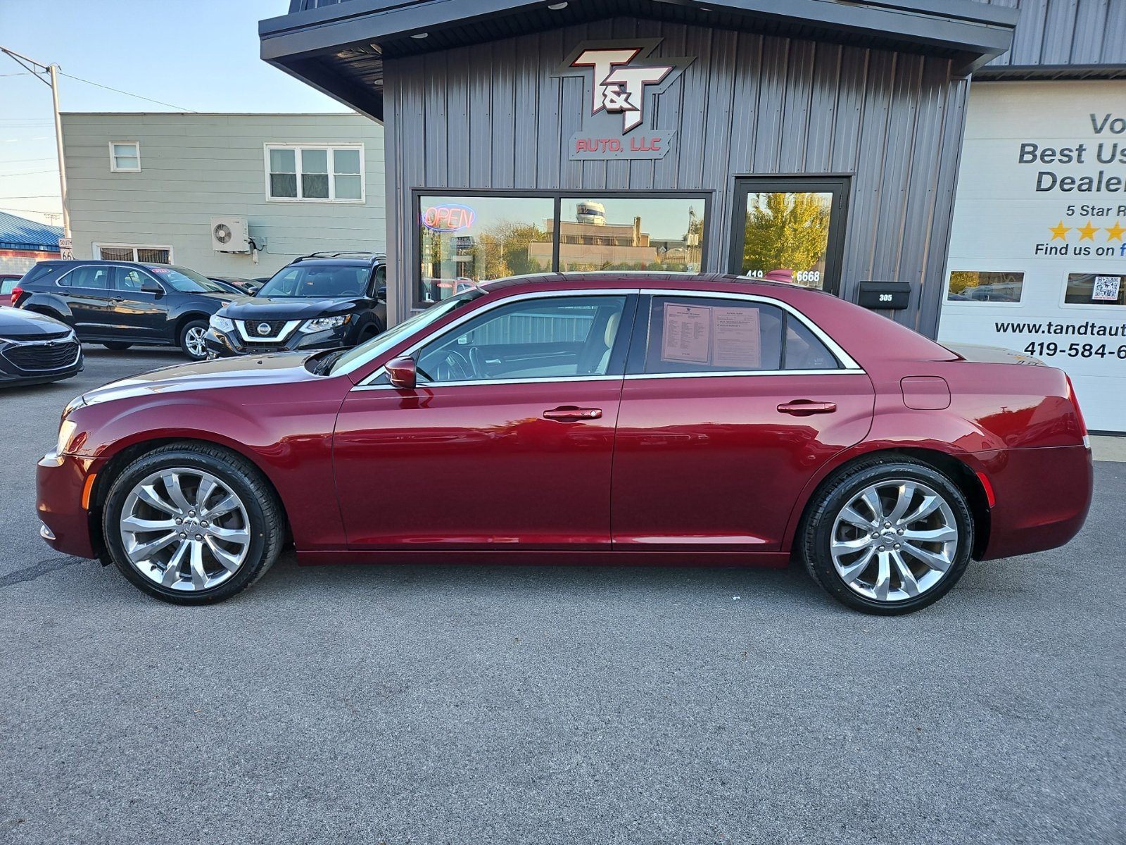 Used 2016 Chrysler 300 Limited RWD image 2