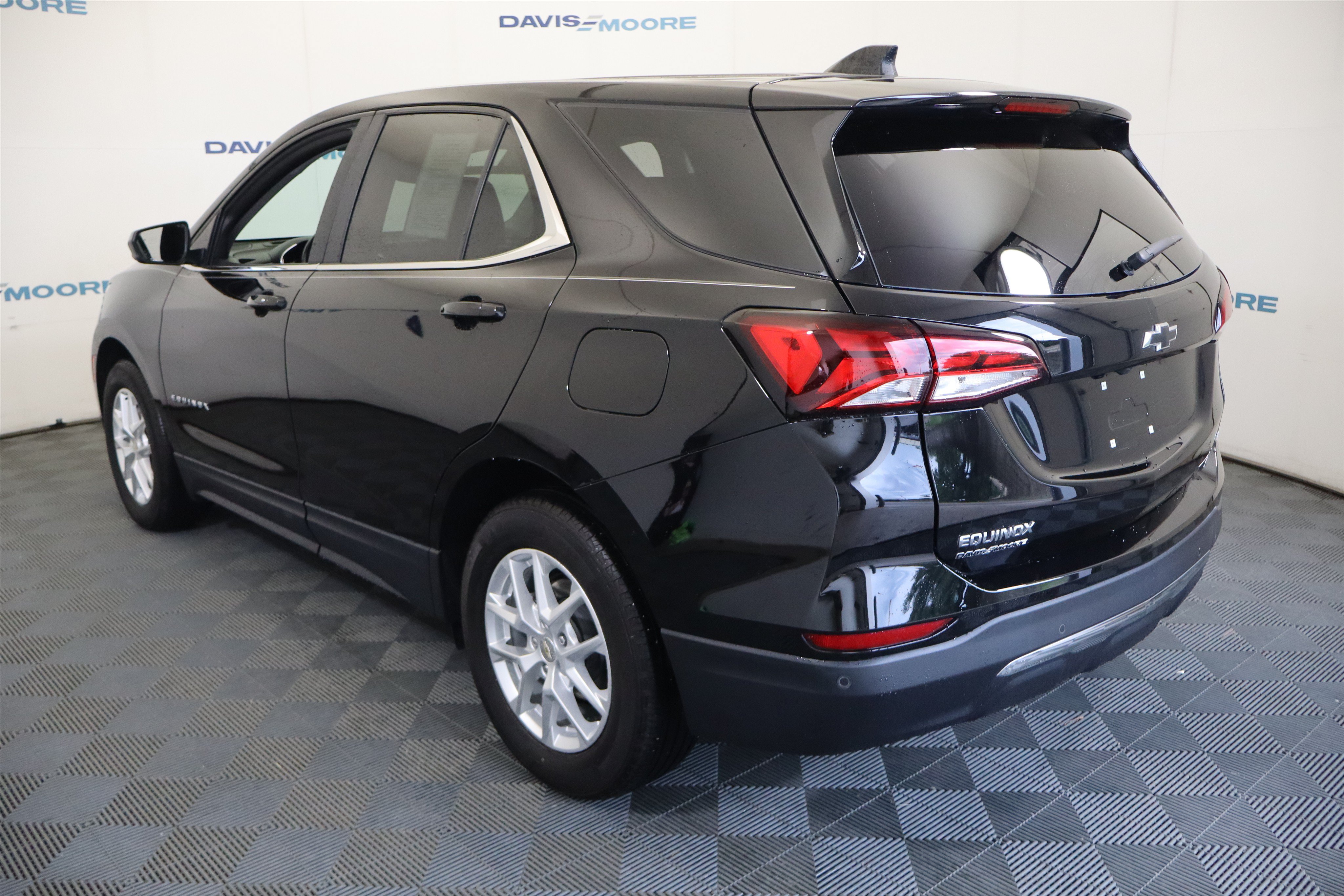 Used 2024 Chevrolet Equinox LT w/ LPO, Floor Liner Package FWD image 11