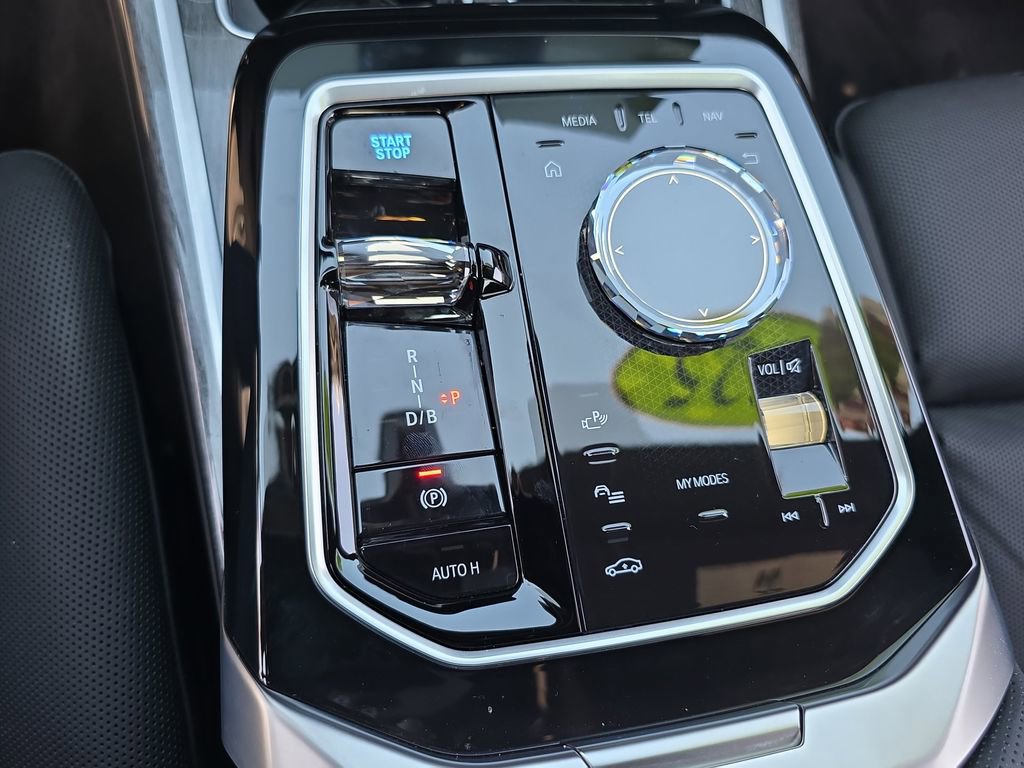 Used 2025 BMW i7 eDrive50 w/ Premium Package image 25