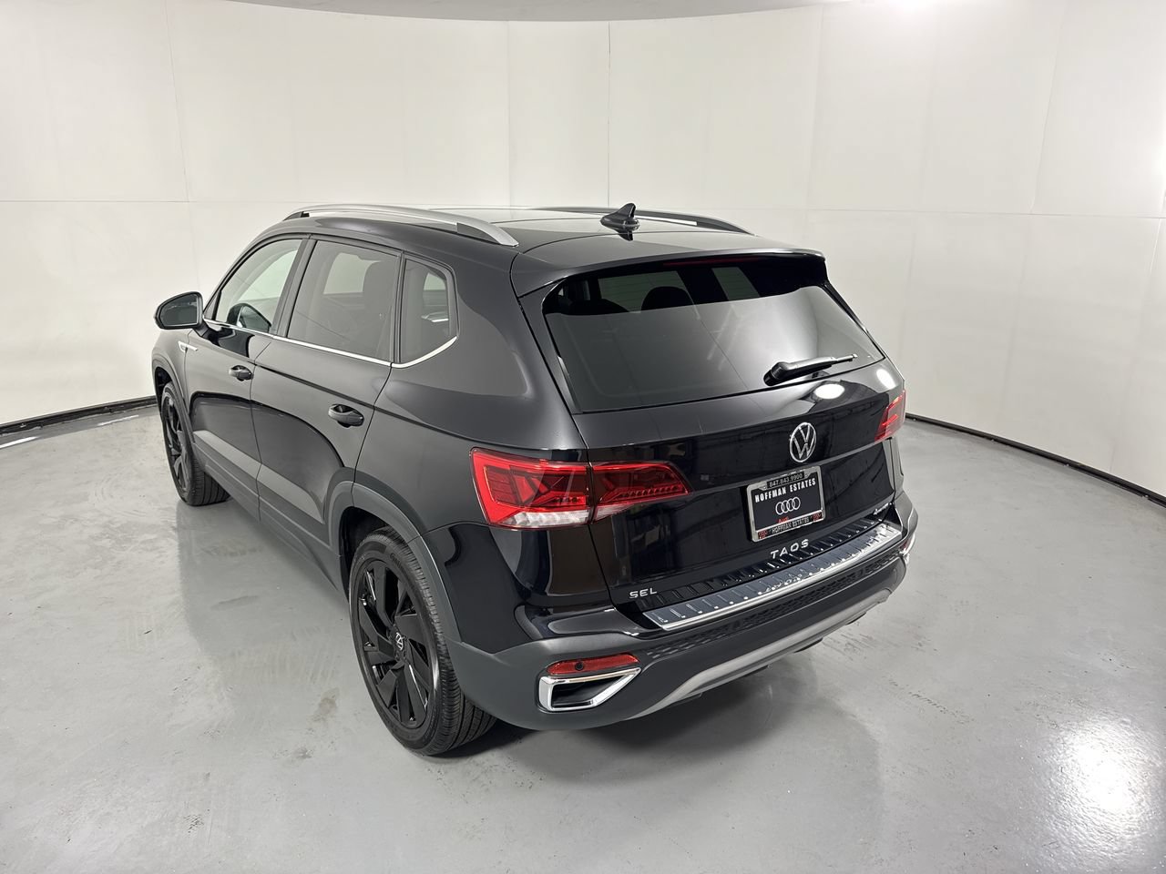 Used 2024 Volkswagen Taos SEL AWD/4WD image 6