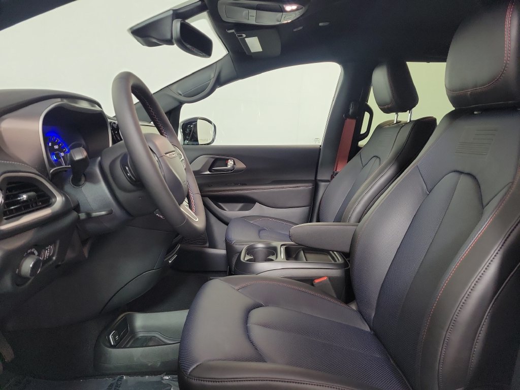 New 2027 Chrysler Pacifica Select FWD image 12