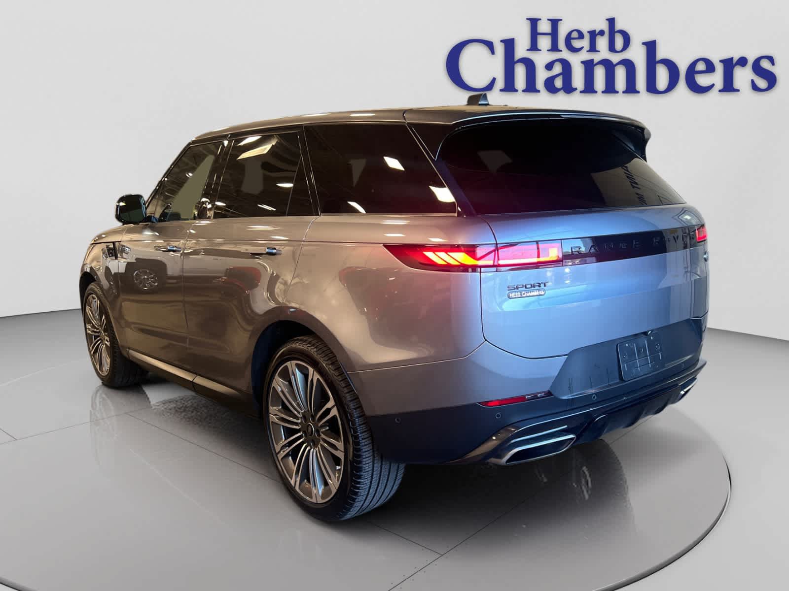 Used 2023 Land Rover Range Rover Sport SE AWD/4WD image 3