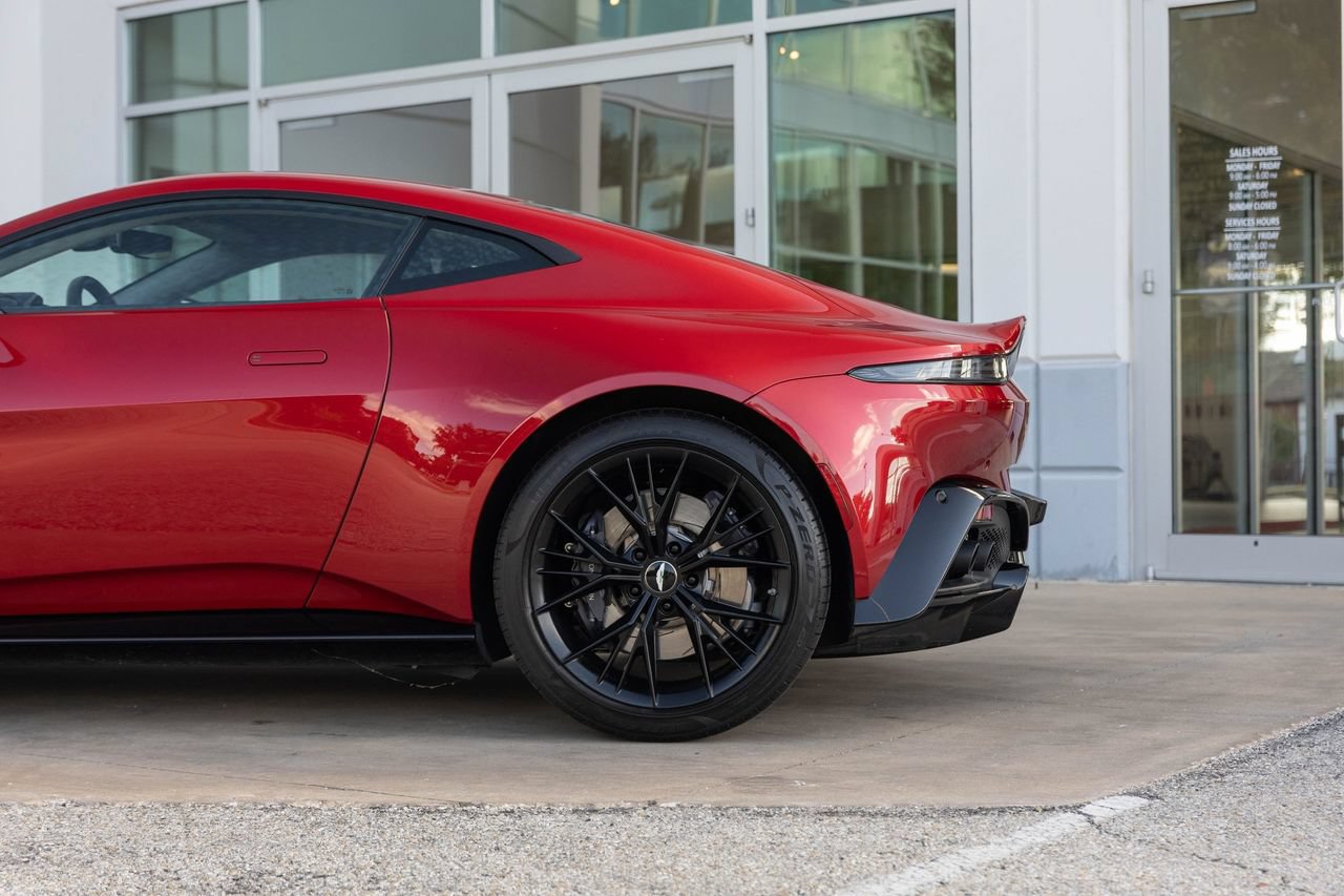 Used 2021 Aston Martin V8 Vantage Coupe RWD image 13