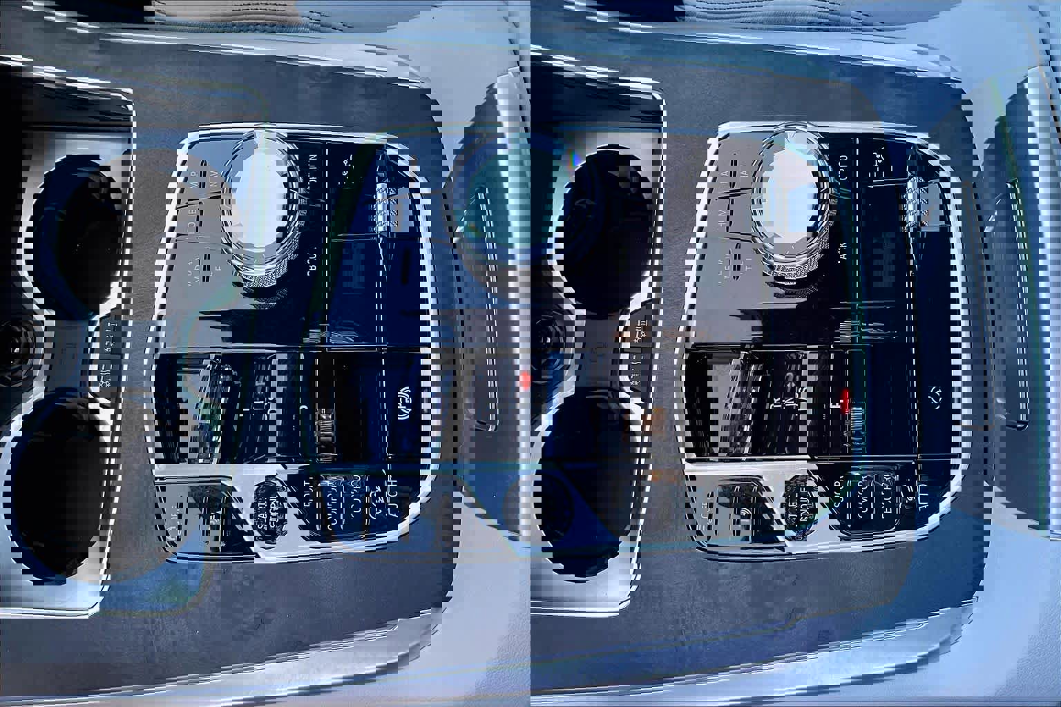 Used 2026 BMW X7 xDrive40i w/ Executive Package image 37