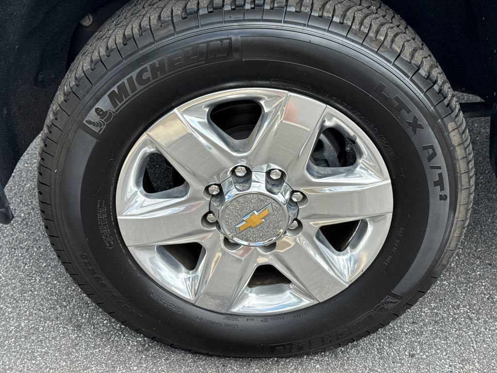 Used 2022 Chevrolet Silverado 2500 LTZ w/ LTZ Plus Package AWD/4WD image 11