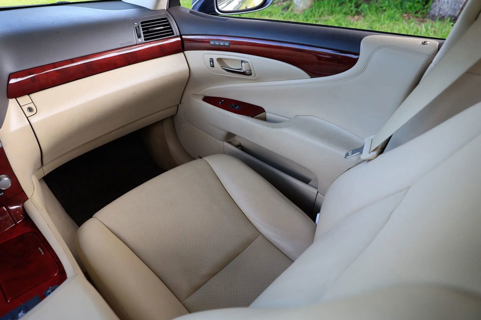 Used 2012 Lexus LS 460 L image 21