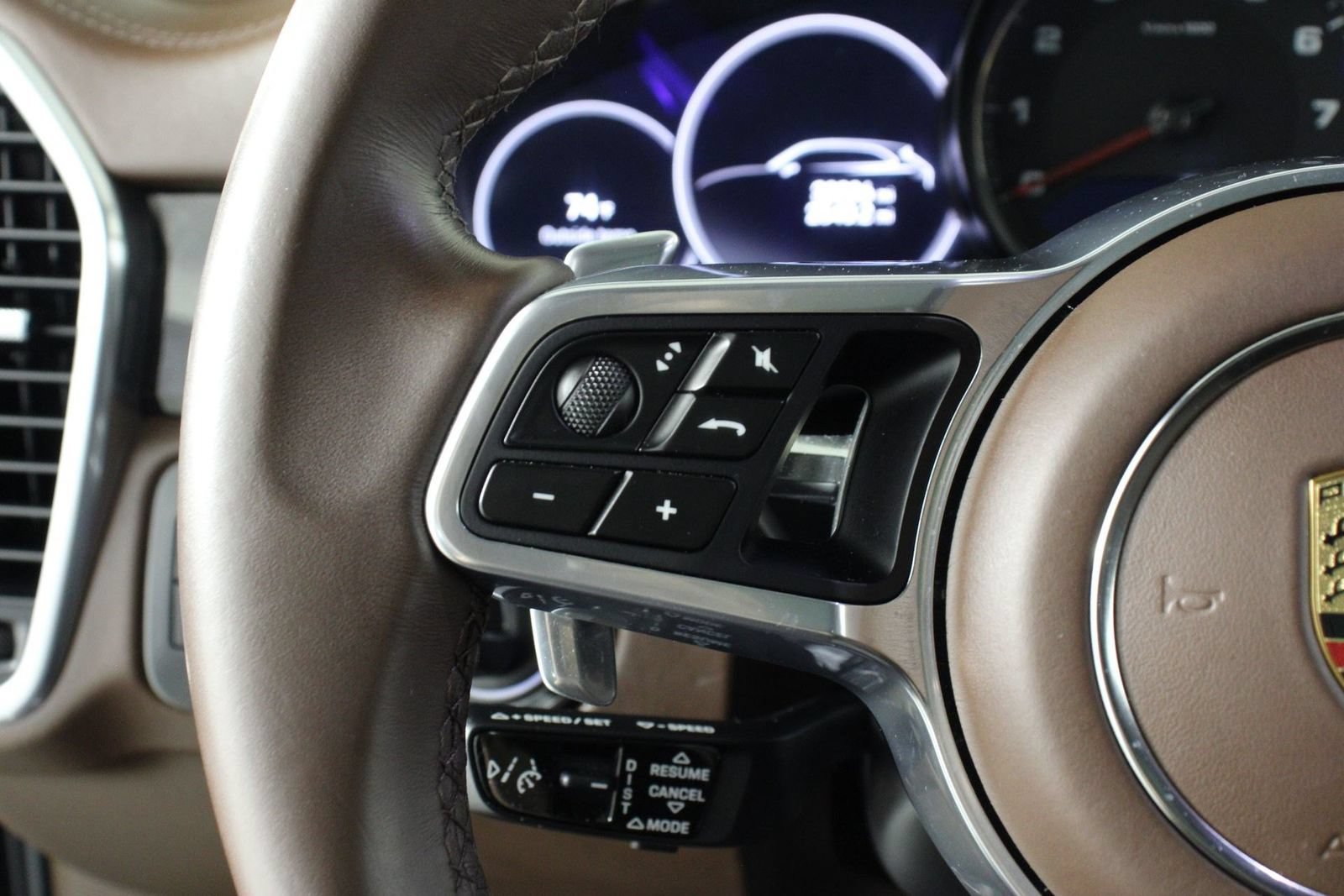 Certified 2023 Porsche Cayenne S AWD/4WD image 14