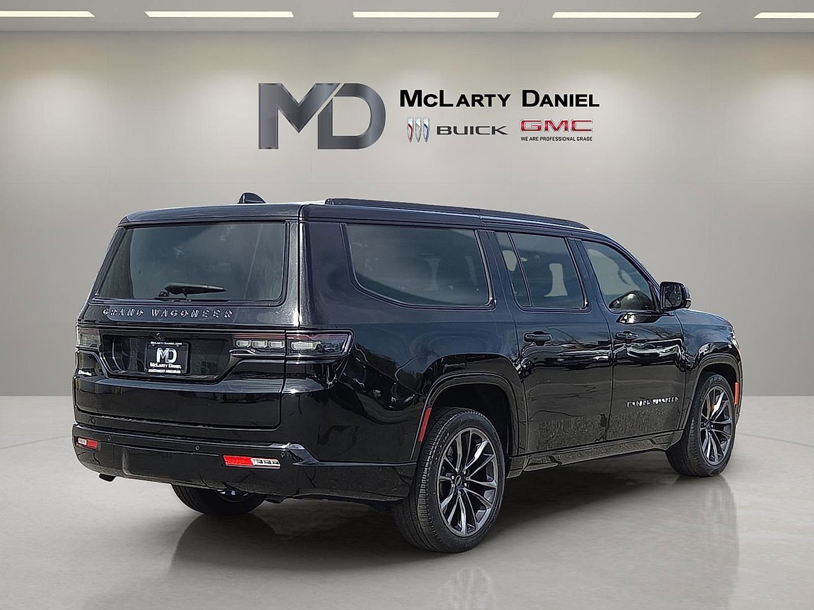 Used 2024 Jeep Grand Wagoneer L Series II w/ Quick Order Packagew 28T image 5