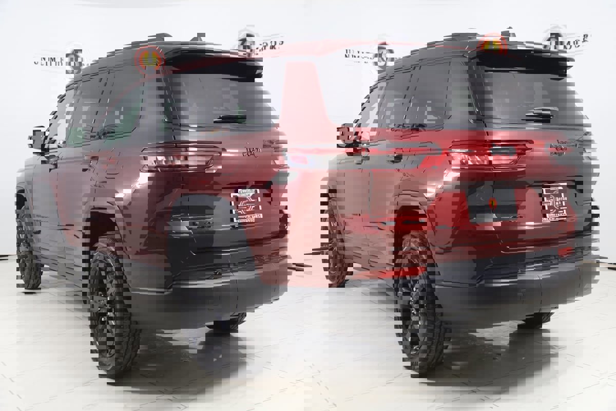 Used 2023 Jeep Grand Cherokee L Laredo image 4