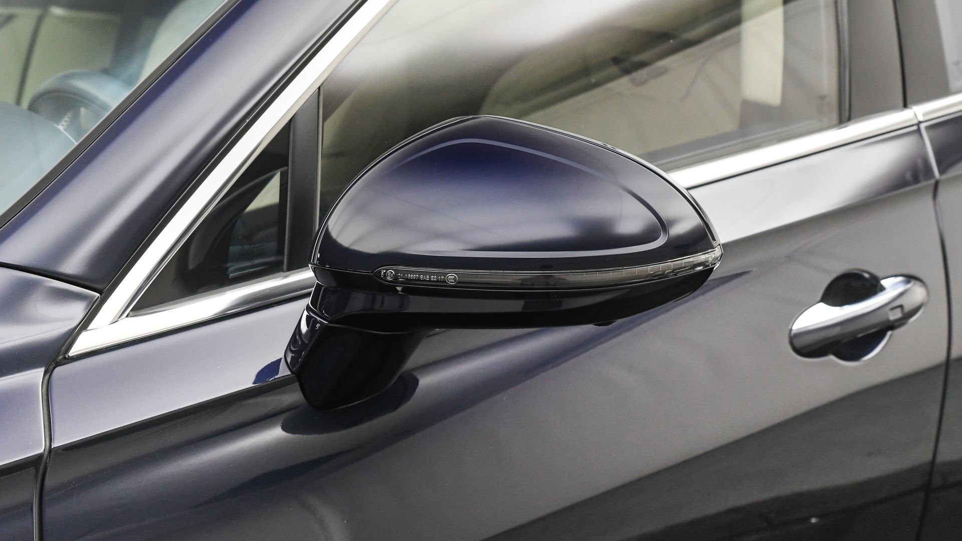 Certified 2024 Bentley Flying Spur Mulliner image 16