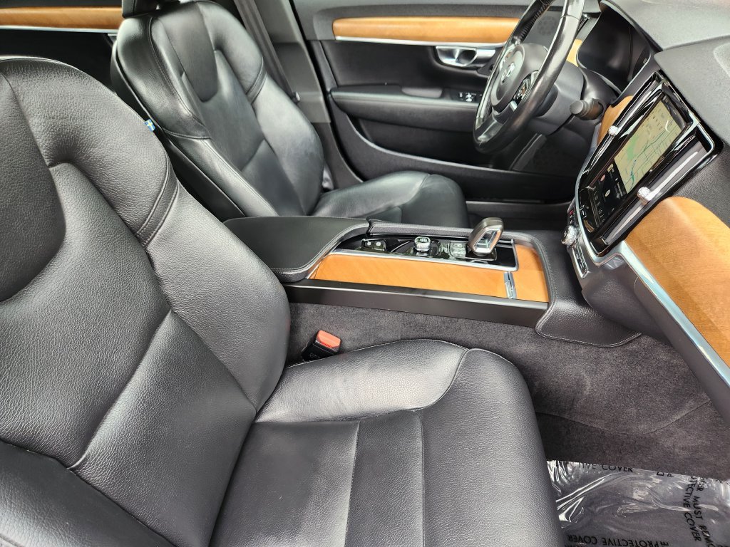 Used 2022 Volvo S90 B6 Momentum AWD/4WD image 5