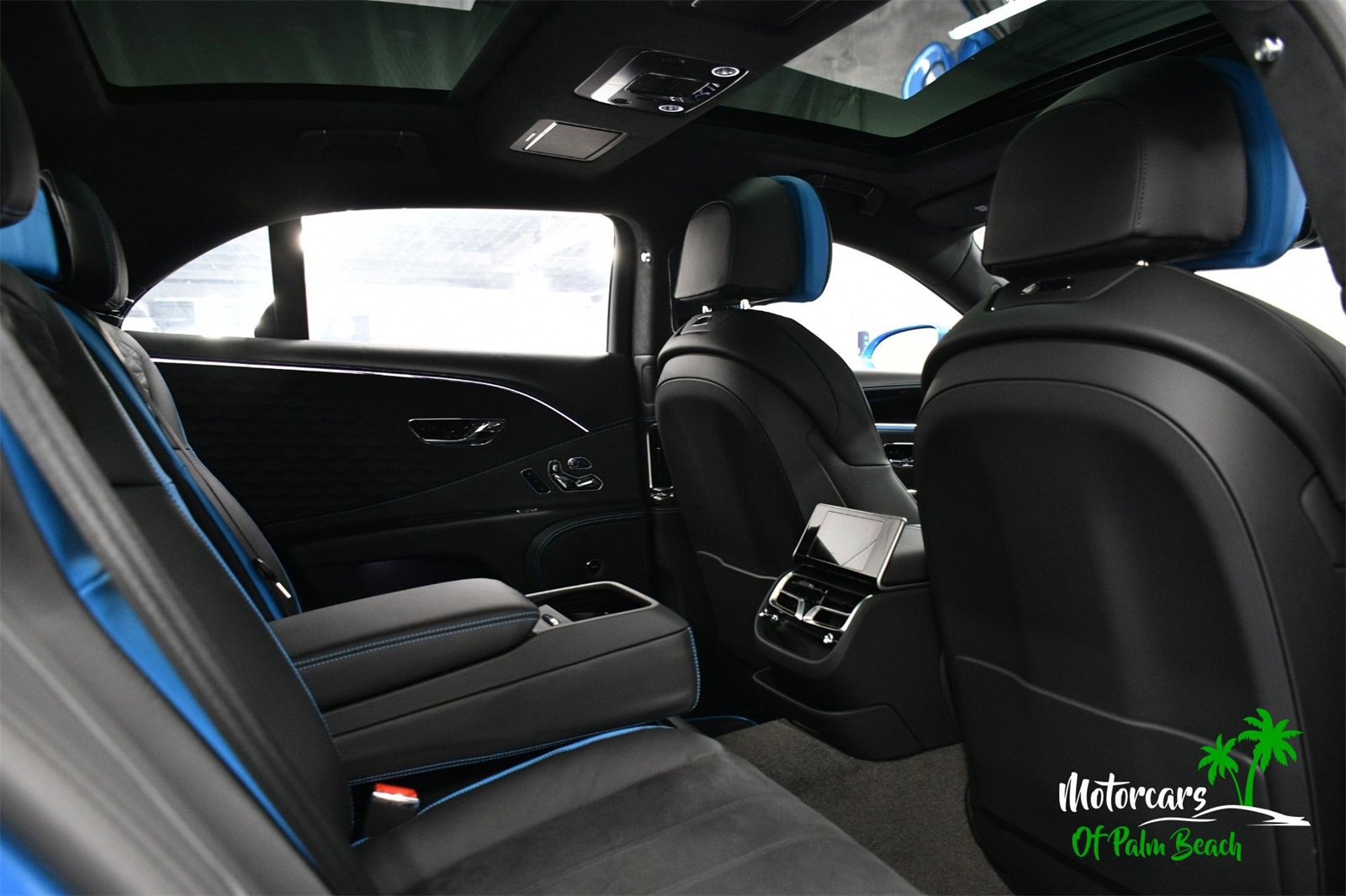 Used 2025 Bentley Flying Spur Plug-In Hybrid image 54