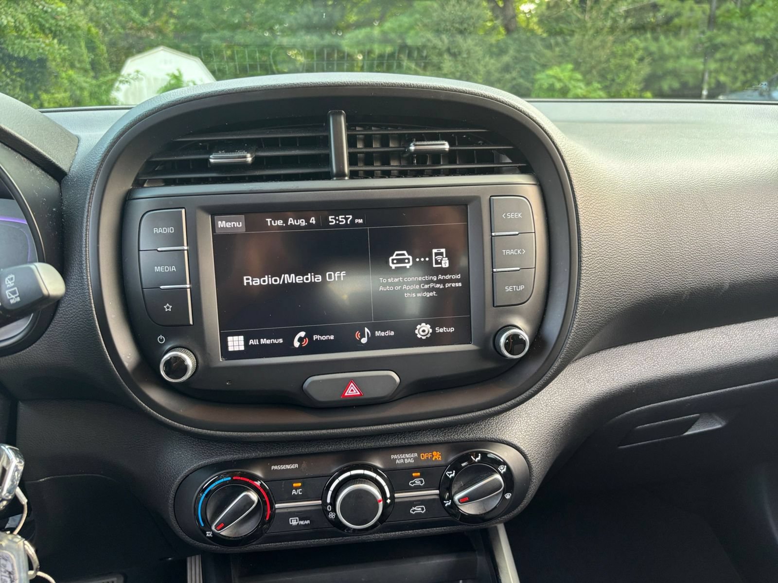 Used 2025 Kia Soul LX w/ LX Technology Package FWD image 16