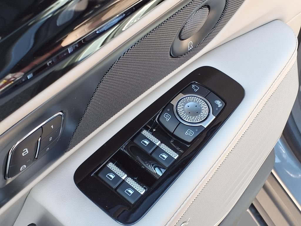 New 2025 Lincoln Nautilus Reserve w/ Jet Appearance Package AWD/4WD image 15
