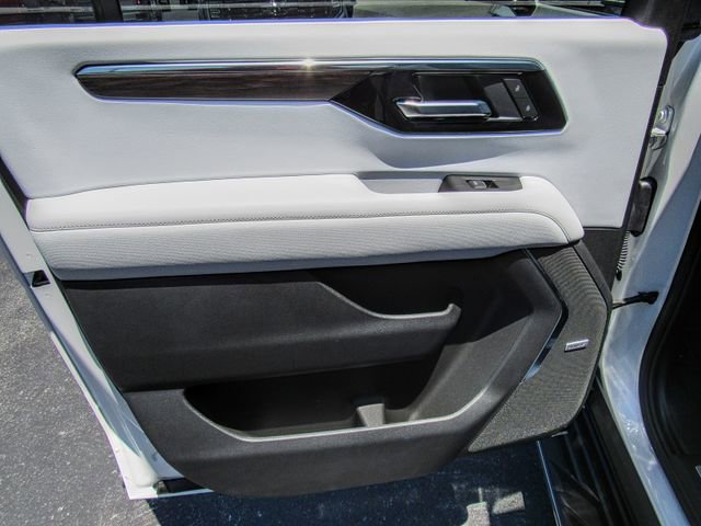 New 2025 Chevrolet Suburban Premier image 12