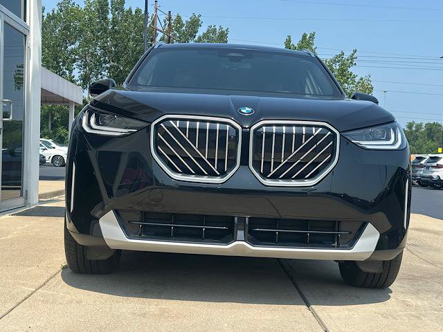 Used 2025 BMW X3 xDrive30i AWD/4WD image 2