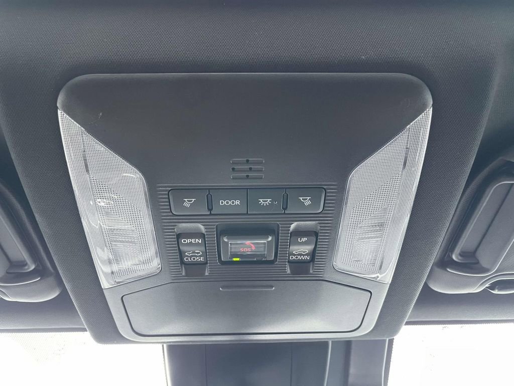 Used 2023 Toyota RAV4 SE image 33