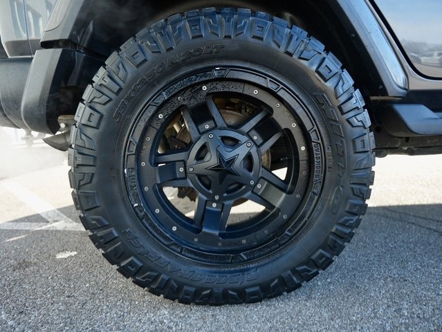 Used 2020 Jeep Wrangler Unlimited Sahara image 29