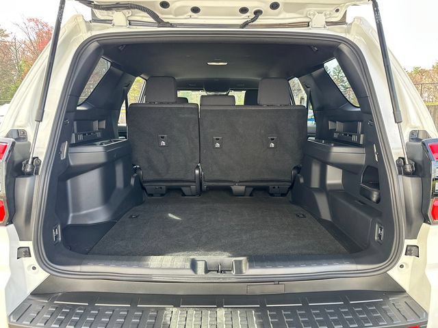 Used 2025 Toyota 4Runner SR5 AWD/4WD image 13