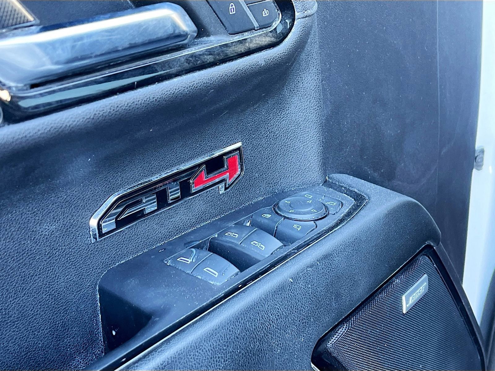 Used 2025 GMC Sierra 1500 AT4 w/ AT4 Premium Package image 18