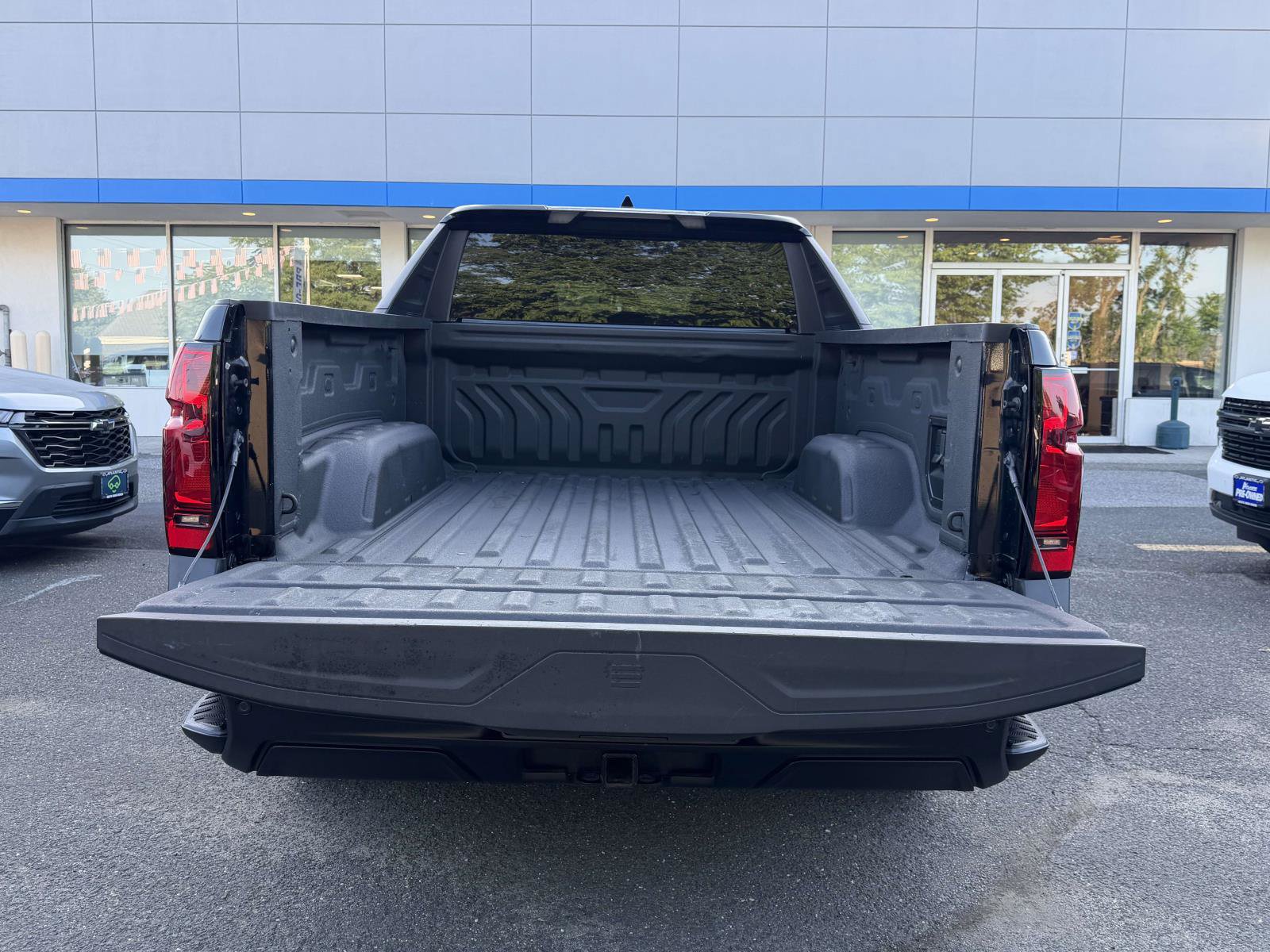 Certified 2024 Chevrolet Silverado EV W/T AWD/4WD image 8