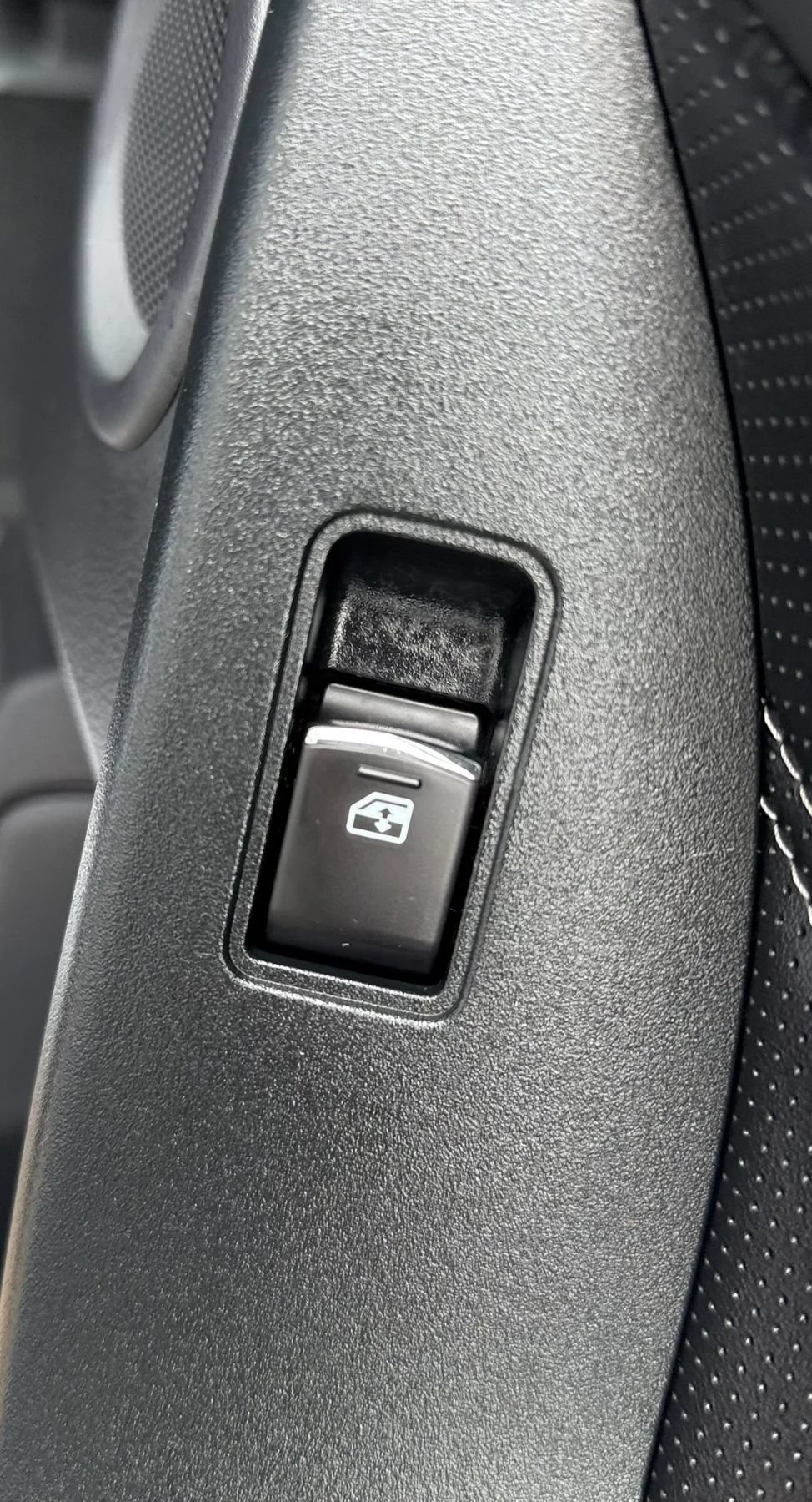 Used 2017 Subaru Forester 2.5i Touring AWD/4WD image 32