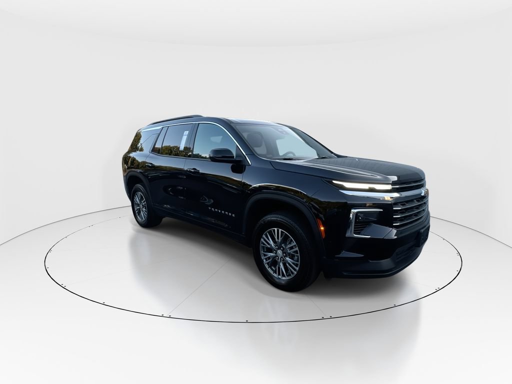 Used 2025 Chevrolet Traverse LT FWD image 2