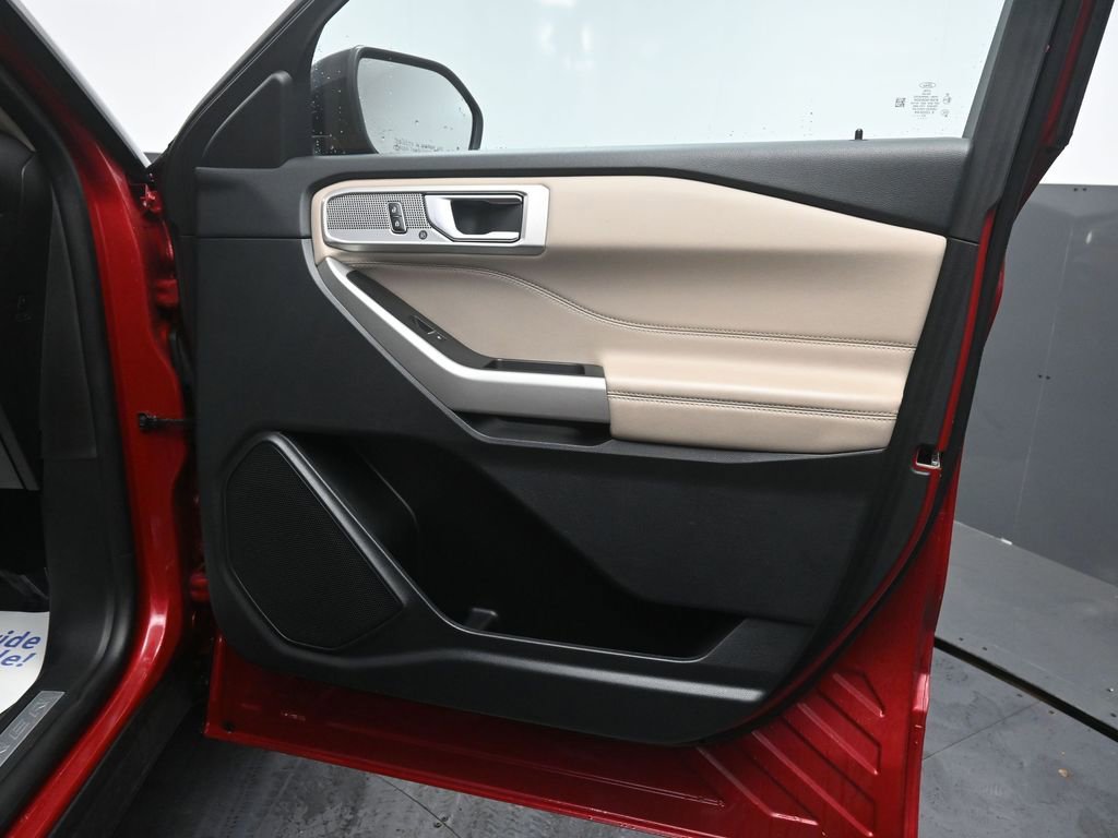 Used 2023 Ford Explorer Limited image 19