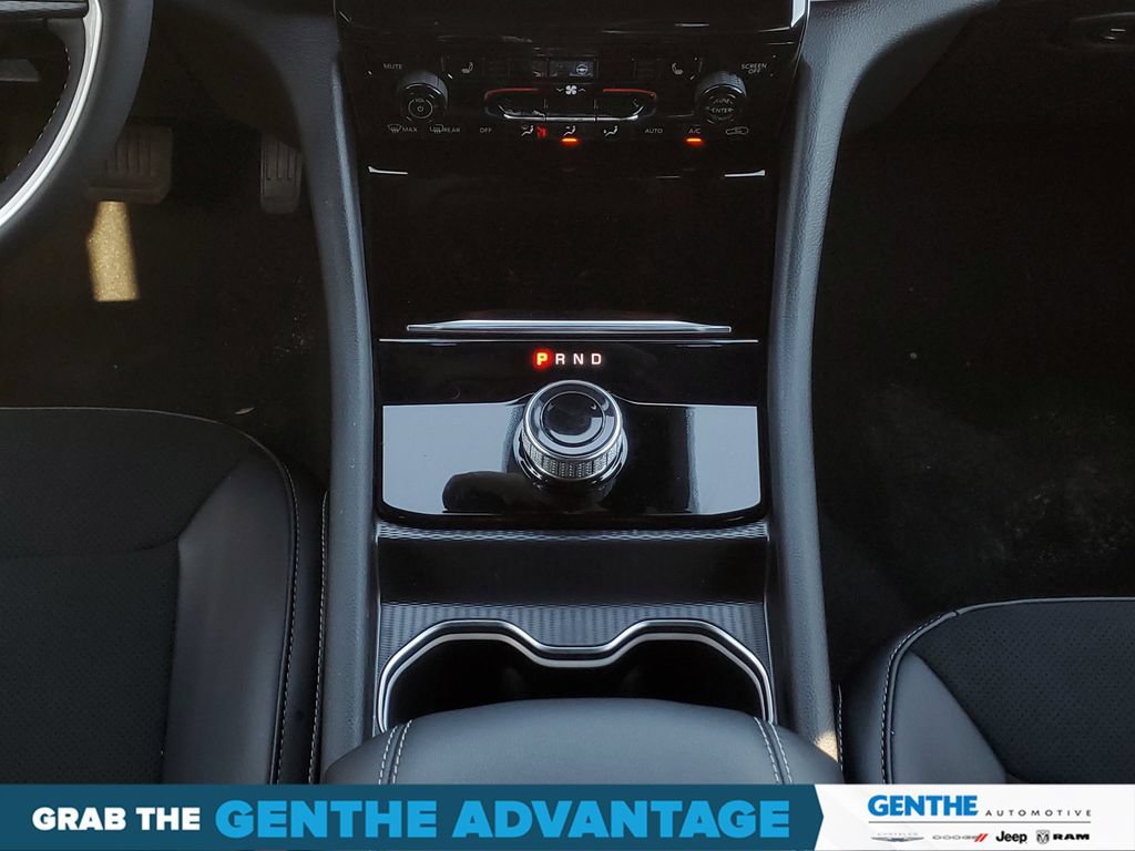 Used 2024 Jeep Grand Cherokee L Altitude AWD/4WD image 27